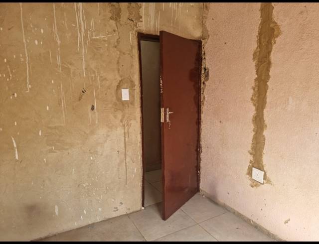 4 BEDROOM HOUSE FOR SALE IN SEBOKENG ZONE 10